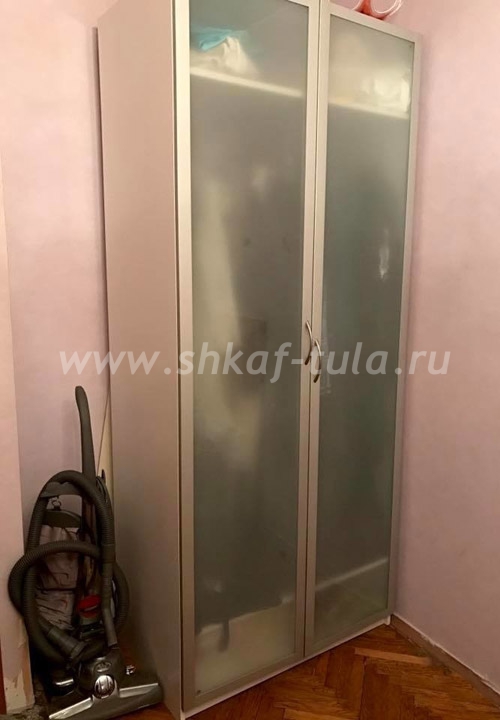 Распашной шкаф со стеклянными дверцами - изготовление на зак.