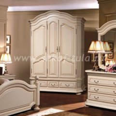 Белый шкаф в стиле барокко