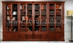 Книжный шкаф с прозрачными дверцами